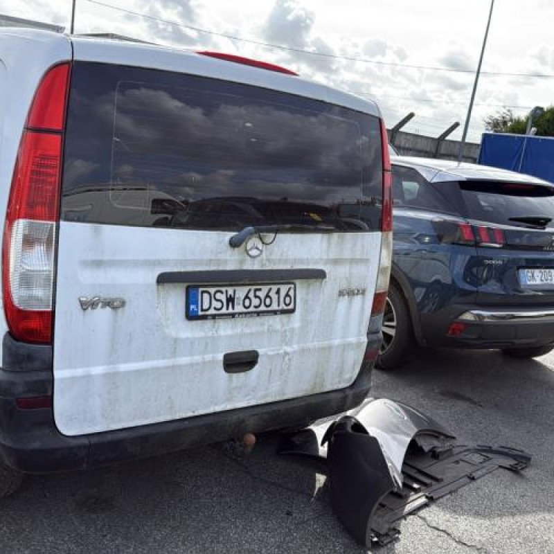 Custode avant droit MERCEDES VITO 639 Photo n°9