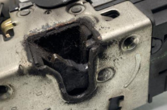 Serrure avant droit PEUGEOT 307