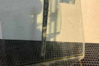 Vitre arriere droit VOLKSWAGEN GOLF 4