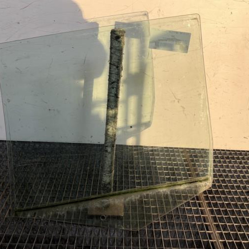 Vitre arriere droit VOLKSWAGEN GOLF 4 Photo n°4