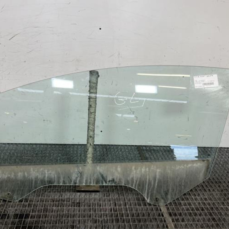 Vitre avant gauche FORD FIESTA 6 Photo n°1