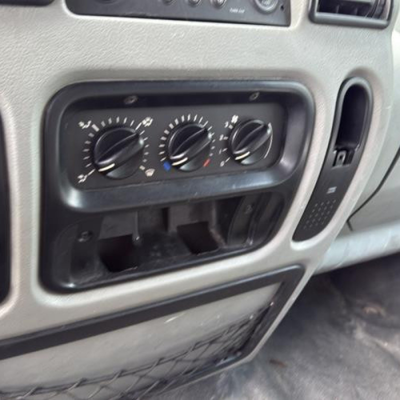 Vitre avant droit RENAULT MASTER 2 Photo n°19