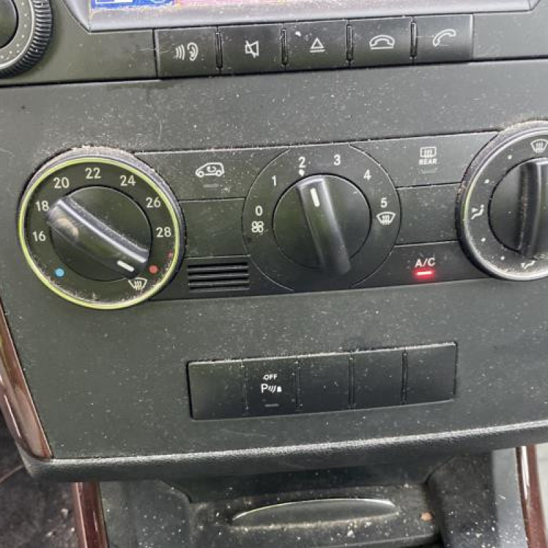 Poignee porte arriere droit MERCEDES CLASSE A 169 Photo n°20