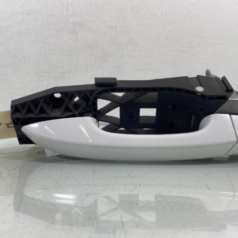 Poignee porte avant gauche VOLKSWAGEN POLO 6 Photo n°1