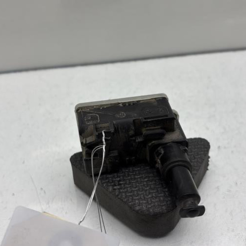 Actionneur verrou trappe d'essence PEUGEOT 208 2 Photo n°1