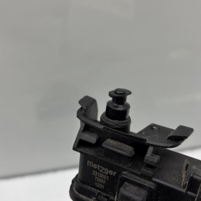 Actionneur verrou trappe d'essence VOLKSWAGEN POLO 5 Photo n°2