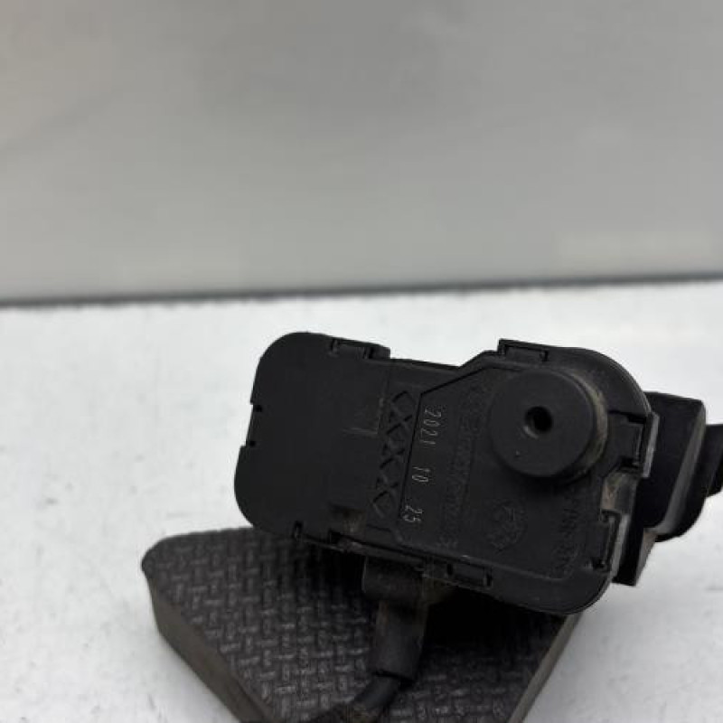 Actionneur verrou trappe d'essence VOLKSWAGEN POLO 5 Photo n°5