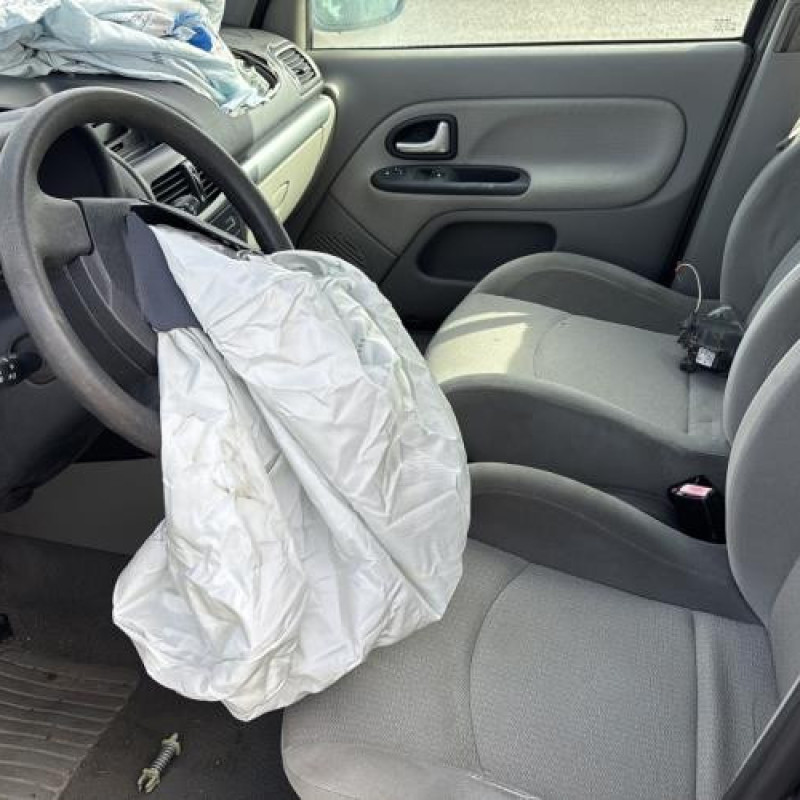 Poignee porte arriere gauche RENAULT CLIO 2 Photo n°18