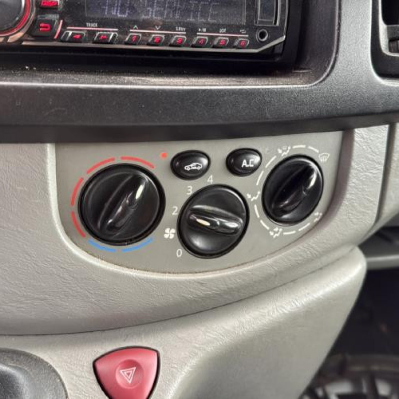 Poignee porte coffre gauche RENAULT TRAFIC 2 Photo n°18