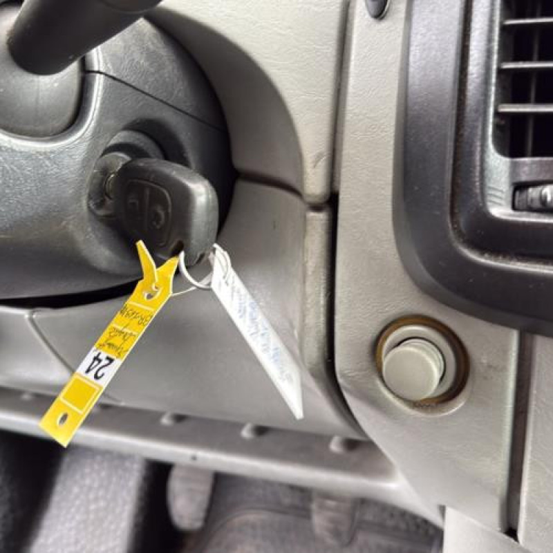 Poignee porte coffre gauche RENAULT TRAFIC 2 Photo n°19