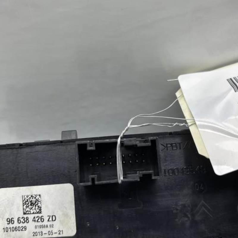 Bouton de warning PEUGEOT 5008 1 Photo n°3