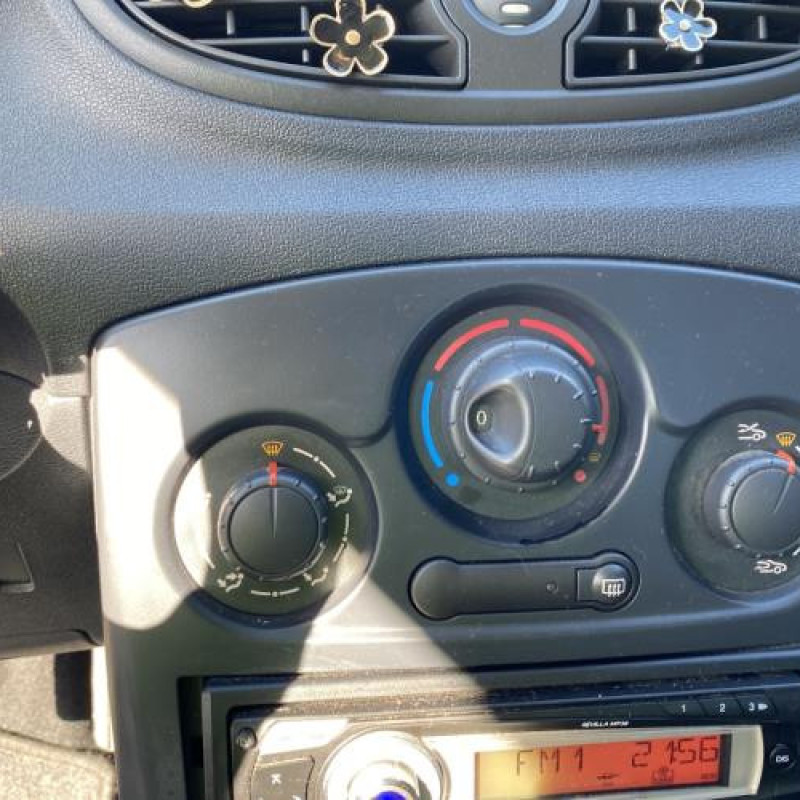 Pretensionneur de ceinture avant droit RENAULT CLIO 3 Photo n°17