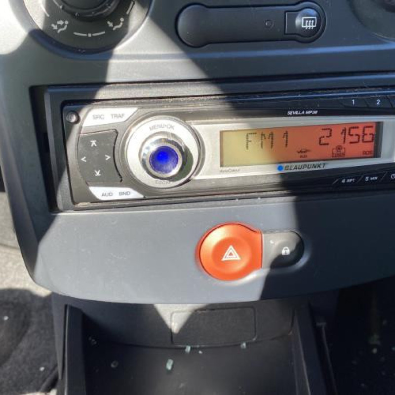 Pretensionneur de ceinture avant droit RENAULT CLIO 3 Photo n°18