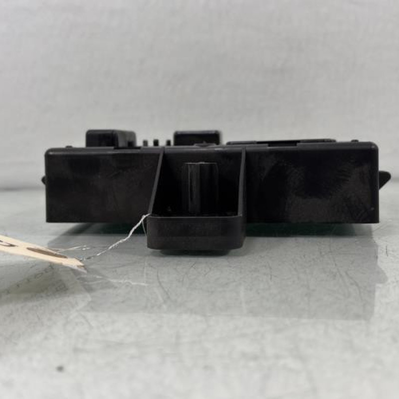 Boitier UCH RENAULT CLIO 3 Photo n°3