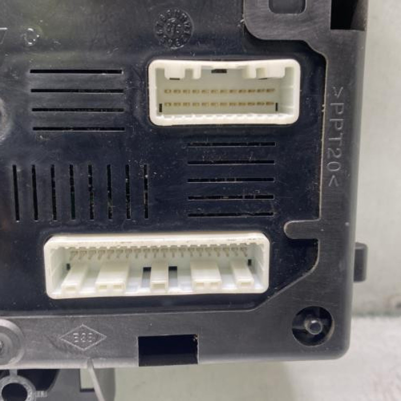 Boitier UCH RENAULT CLIO 3 Photo n°4