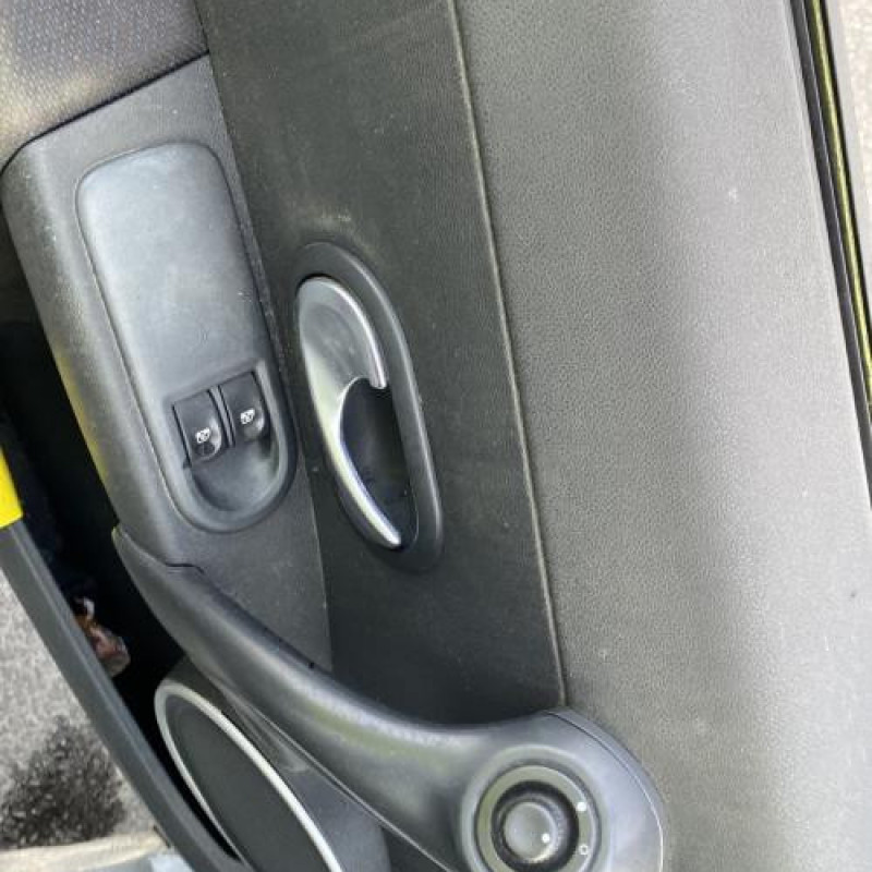 Boitier UCH RENAULT CLIO 3 Photo n°15