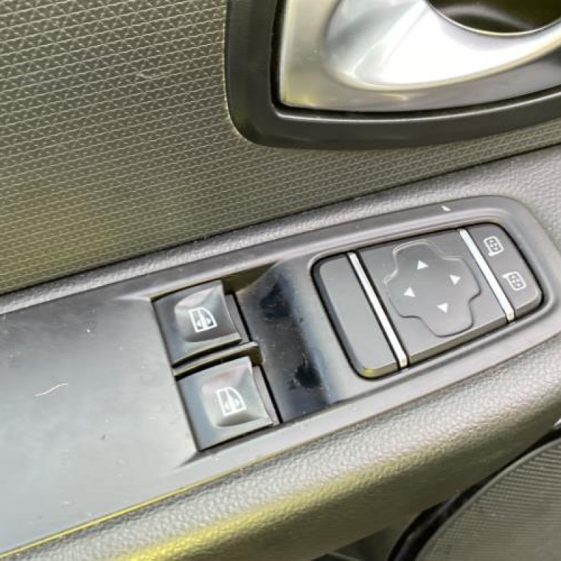 Boitier UCH RENAULT CLIO 4 Photo n°13