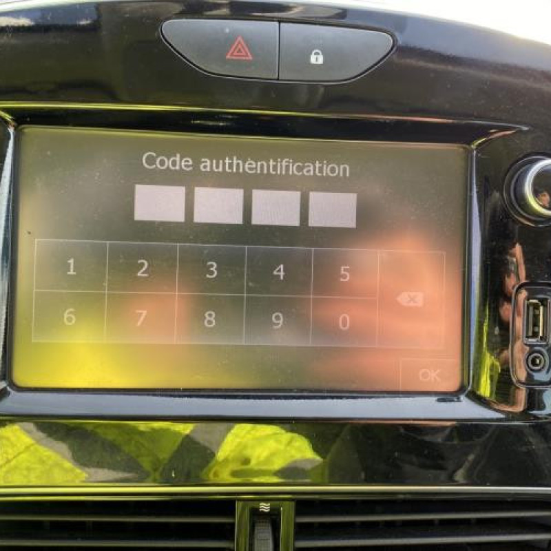 Boitier UCH RENAULT CLIO 4 Photo n°18