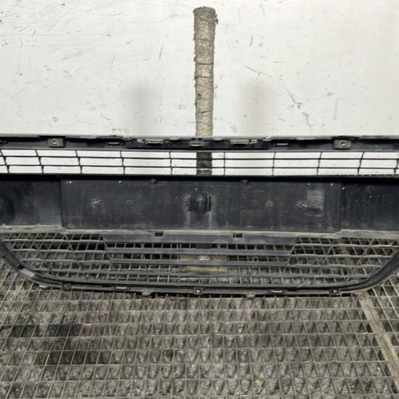 Calandre PEUGEOT 208 1 Photo n°4