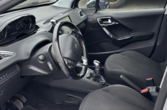 Calandre PEUGEOT 208 1