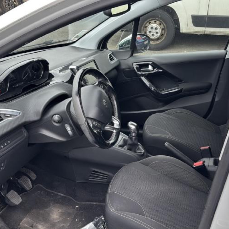 Calandre PEUGEOT 208 1 Photo n°9