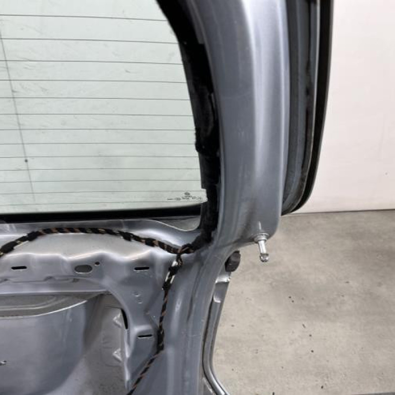 Malle/Hayon arriere VOLKSWAGEN GOLF 6 Photo n°8