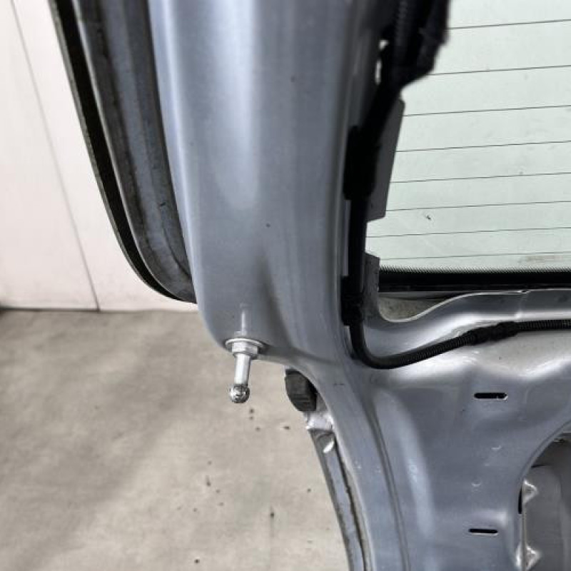 Malle/Hayon arriere VOLKSWAGEN GOLF 6 Photo n°9