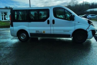 Poignee porte avant droit RENAULT TRAFIC 2