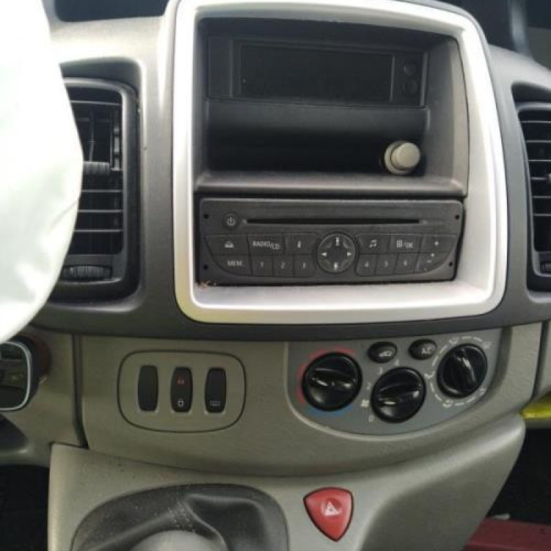 Poignee porte avant droit RENAULT TRAFIC 2 Photo n°10