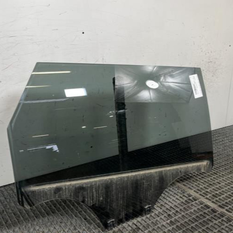 Vitre arriere droit PEUGEOT 5008 2 Photo n°3