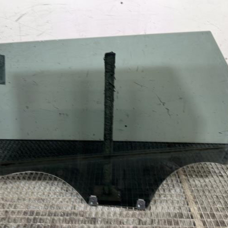 Vitre arriere droit PEUGEOT 5008 2 Photo n°4