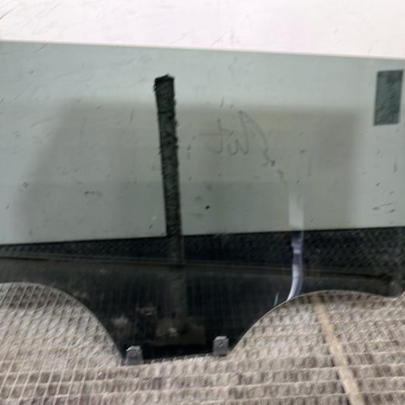 Vitre arriere gauche PEUGEOT 5008 2 Photo n°4