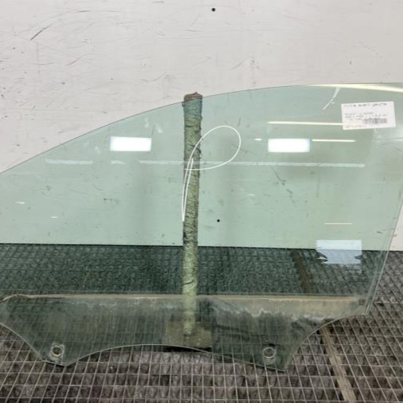 Vitre avant gauche PEUGEOT 5008 2 Photo n°1