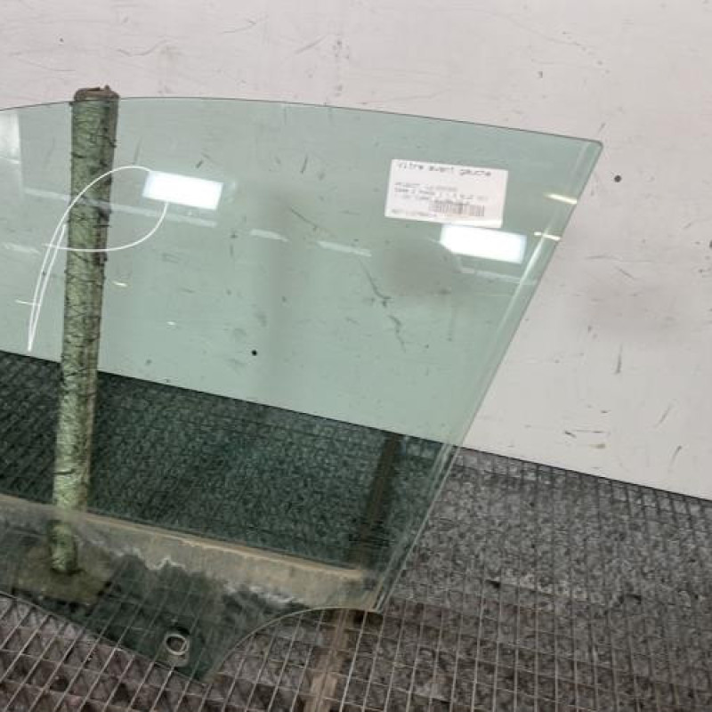 Vitre avant gauche PEUGEOT 5008 2 Photo n°3