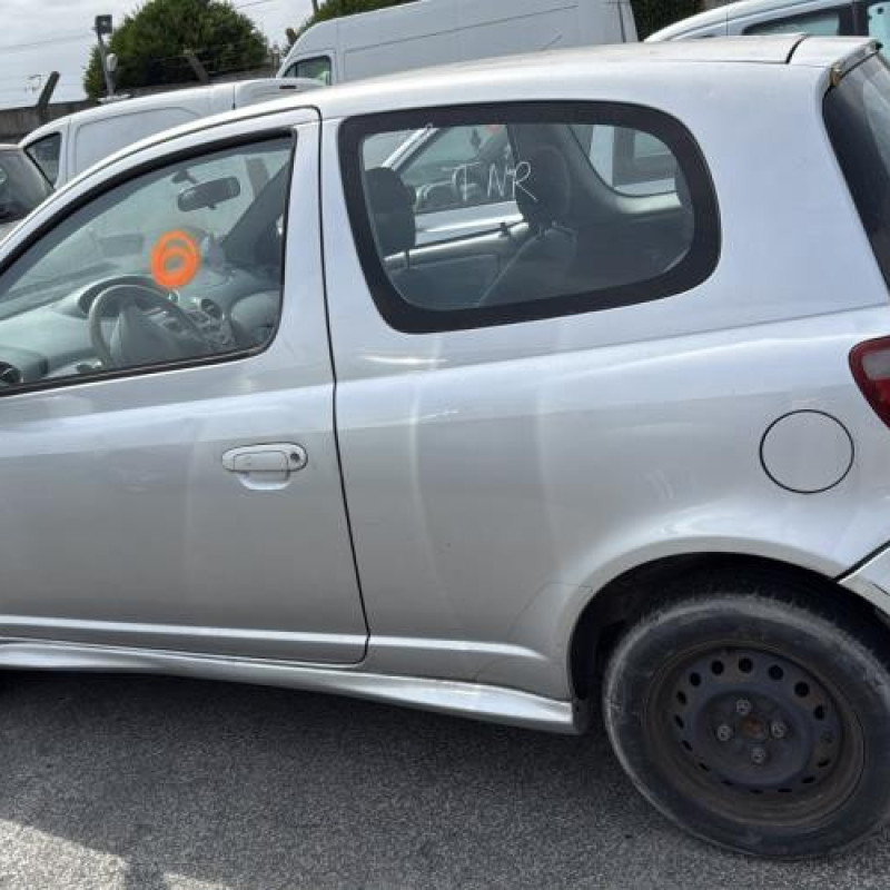 Poignee porte avant gauche TOYOTA YARIS 1 Photo n°9