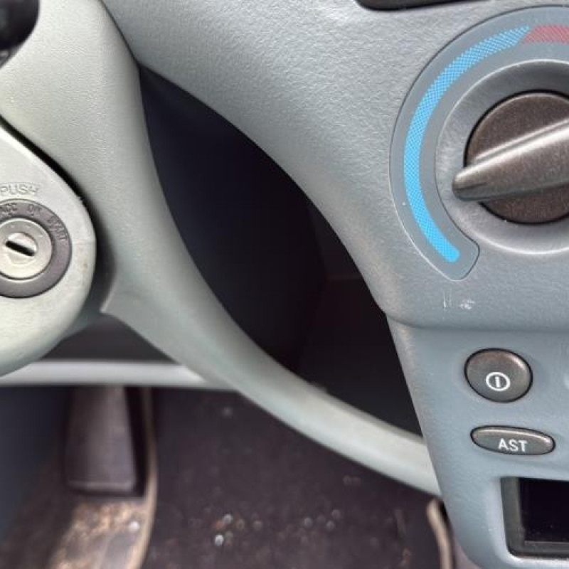 Poignee porte avant gauche TOYOTA YARIS 1 Photo n°19