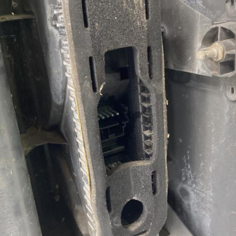 Feu arriere principal gauche (feux) RENAULT TRAFIC 2 Photo n°4