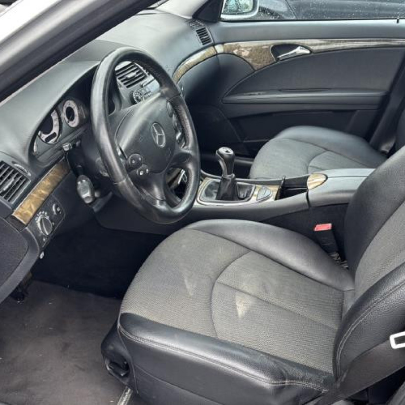 Porte avant gauche MERCEDES CLASSE E 211 Photo n°11