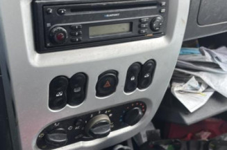 Serrure avant droit DACIA SANDERO 1