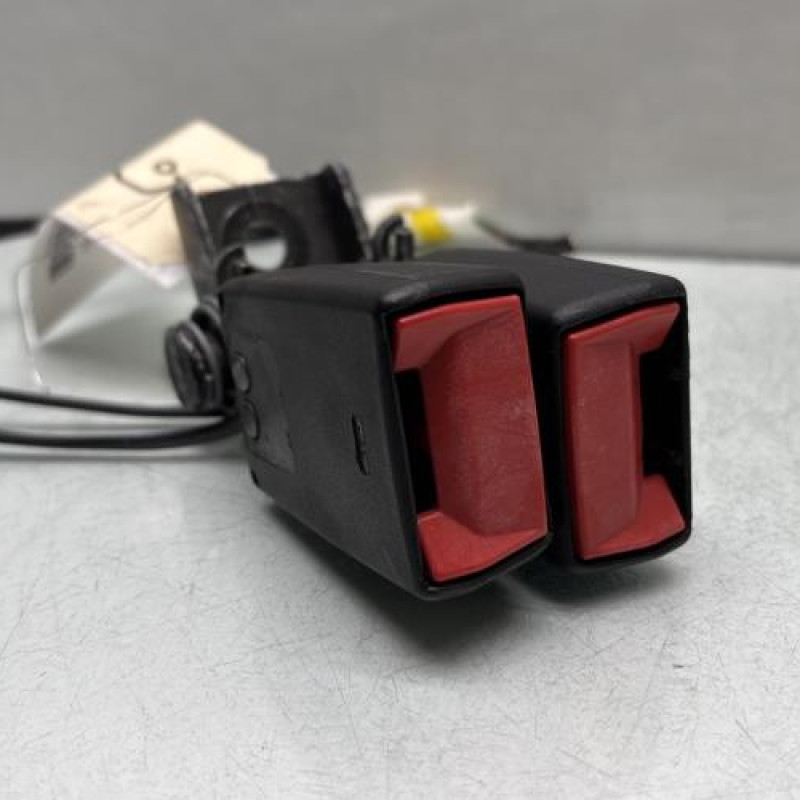 Attache ceinture arriere droit PEUGEOT 308 2 Photo n°1