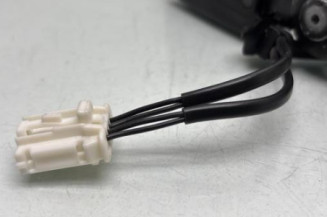 Attache ceinture arriere droit PEUGEOT 308 2