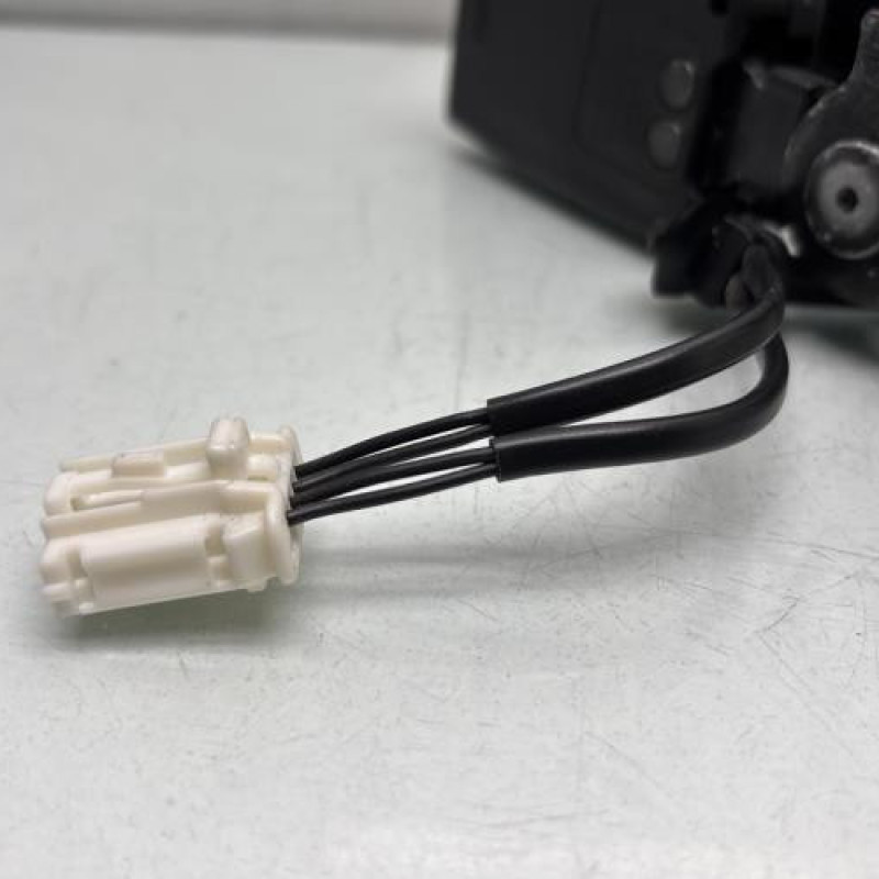 Attache ceinture arriere droit PEUGEOT 308 2 Photo n°3