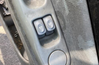 Poignee interieur avant droit RENAULT TWINGO 1