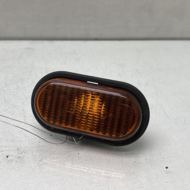 Repetiteur clignotant avant droit  (Feux) RENAULT MASTER 2 Photo n°1