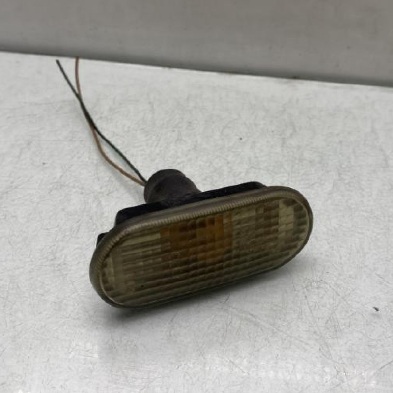 Repetiteur clignotant avant droit  (Feux) SEAT TOLEDO 2 Photo n°1