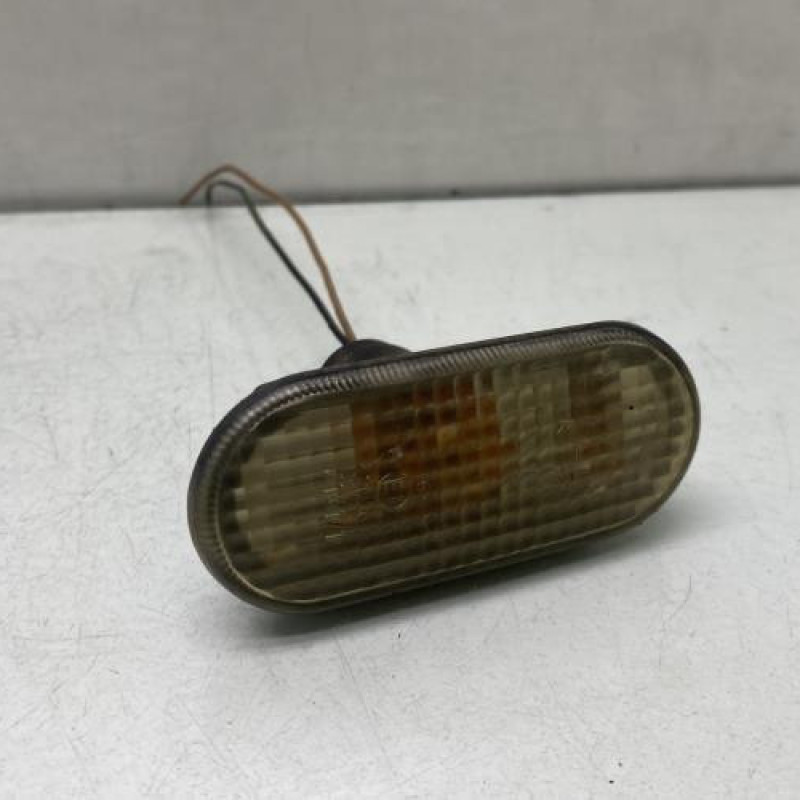 Repetiteur clignotant avant gauche (Feux) SEAT TOLEDO 2 Photo n°1