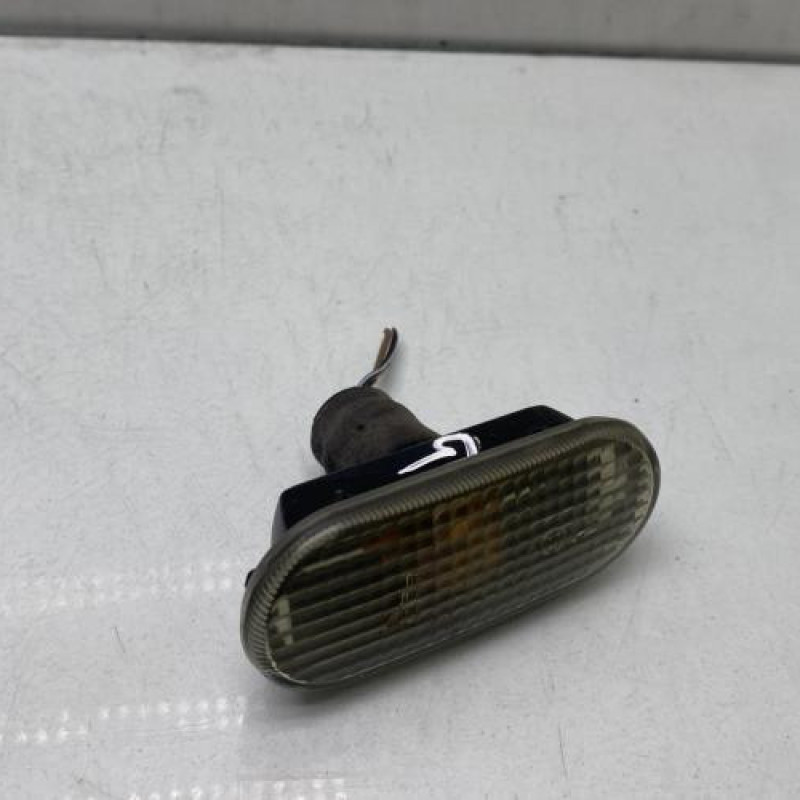 Repetiteur clignotant avant gauche (Feux) SEAT TOLEDO 2 Photo n°2