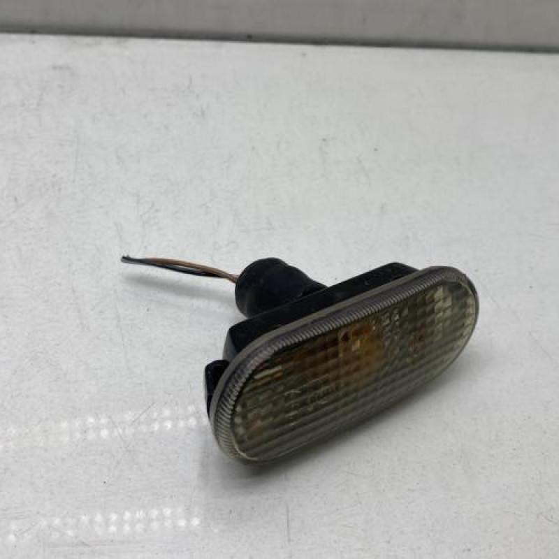 Repetiteur clignotant avant gauche (Feux) SEAT TOLEDO 2 Photo n°3