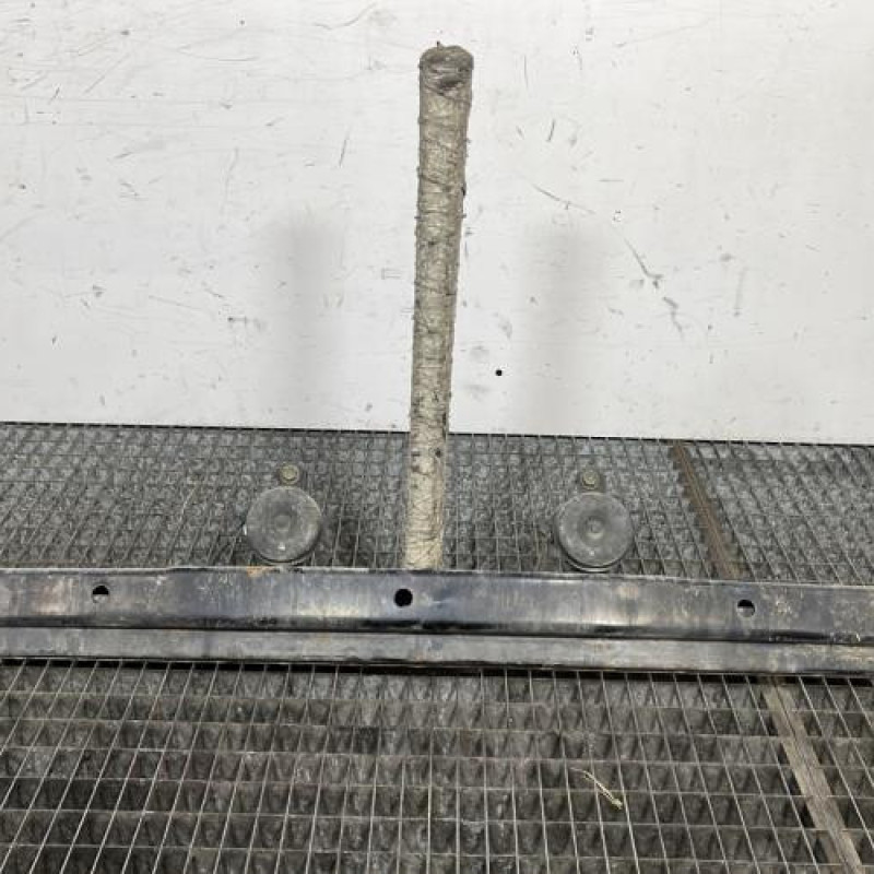 Renfort pare choc avant (traverse) TOYOTA RAV4 2 Photo n°1