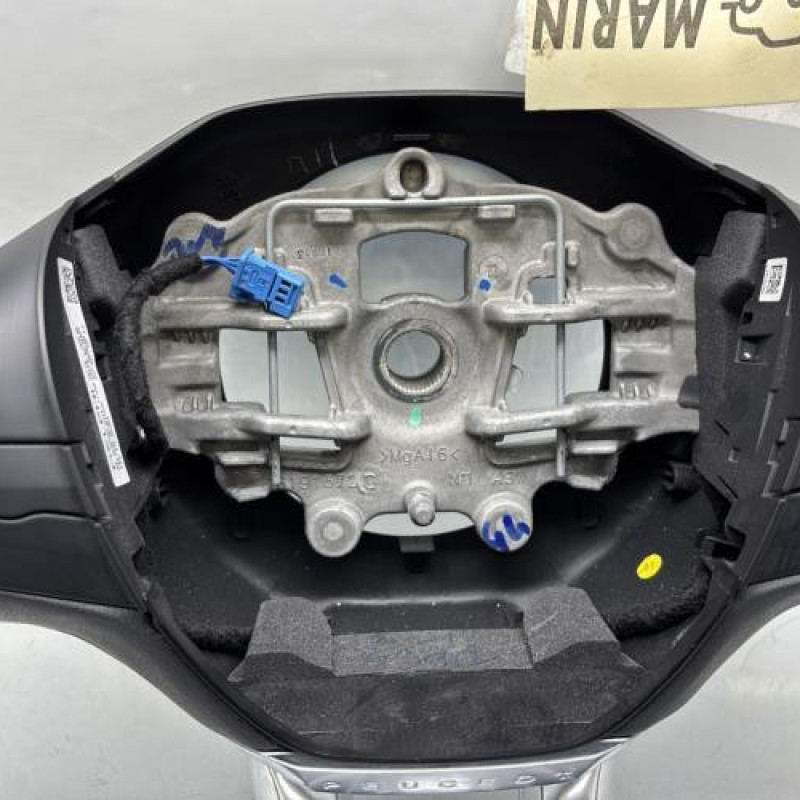 Volant PEUGEOT 208 1 Photo n°6